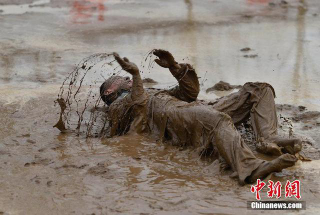 Illustration for article titled China's Personal Bodyguard Training Seems Ridiculously Intense